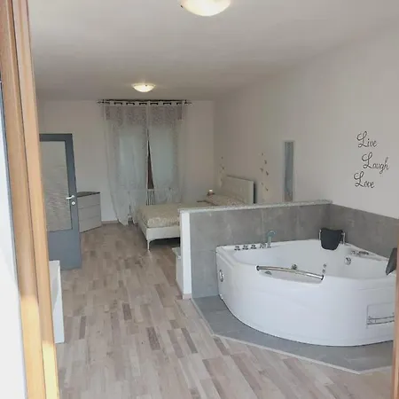 Dudi Jolie Maison - Jacuzzi レッツェノ
